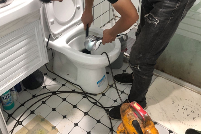 东河镇马桶堵塞自己疏通还是找师傅？专业上门服务让你省时更省心